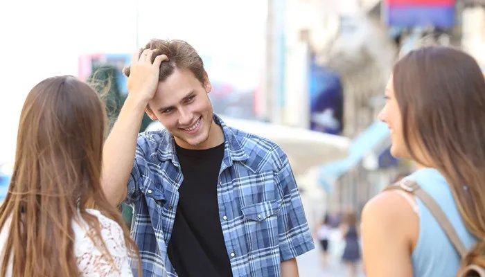 轻浮什么意思 轻浮的意思是什么