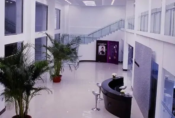 全国十大化妆学校排行榜,第一来自法国,黑光教育排第五