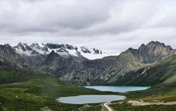 海霞说丁真背后的美值得更多流量，丁真背后究竟藏着怎样的秘密？