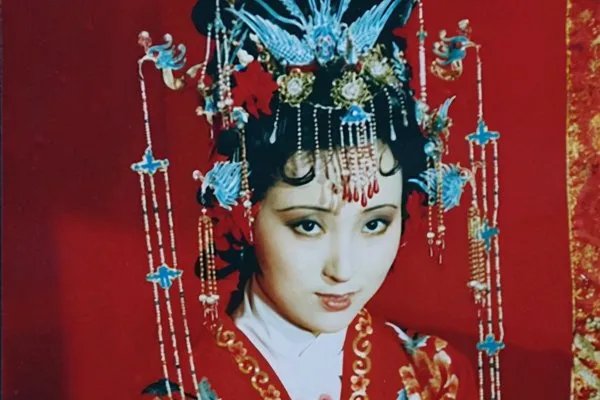 神瑛侍者经历了什么劫难?对林黛玉从一日一问候,到冷漠如冰霜呢?