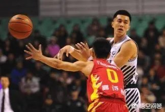 赵继伟突然受伤，辽宁队有意新赛季召回高诗岩，吉林队会同意吗？