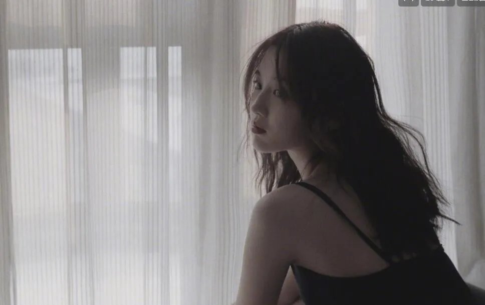 张慧雯为什么看起来特有气质 她和刘亦菲很像的对比照