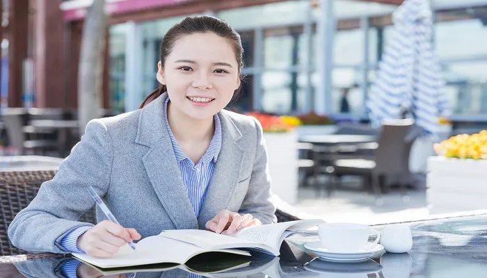 关于女人的经典语句 女人的经典句子大全