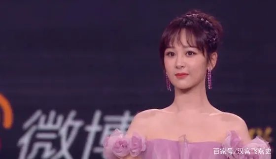 杨紫露脸红毯状态有变,脸部和眼睛都有变化,她最近的状态如何?