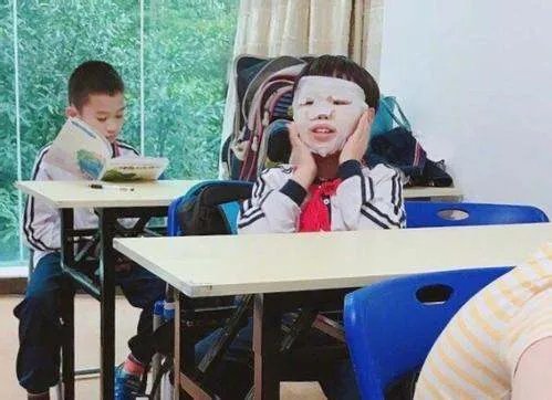 男生为什么在辅导班敷面膜？