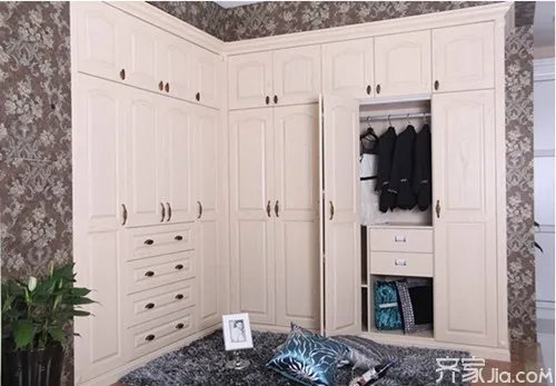 衣柜是整体衣柜好还是嵌入式衣柜好