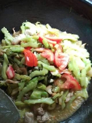 三层肉炒苦瓜酸菜