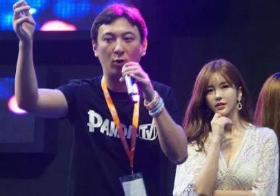 主播向王思聪讨薪是怎么回事?