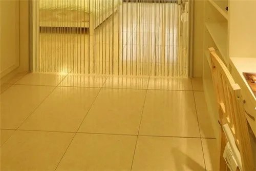 玄关珠帘隔断效果图 家居一抹浪漫气息