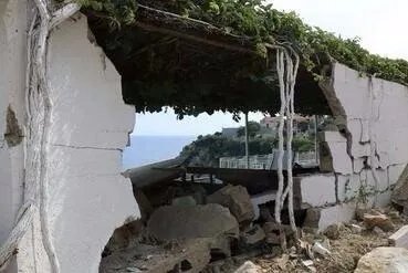 希腊海域发生地震是怎么回事？