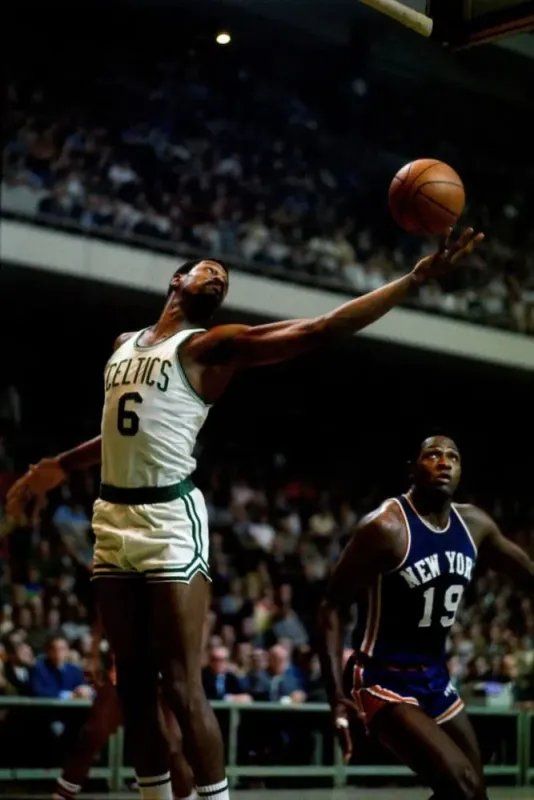 如何评价比尔拉塞尔历史地位