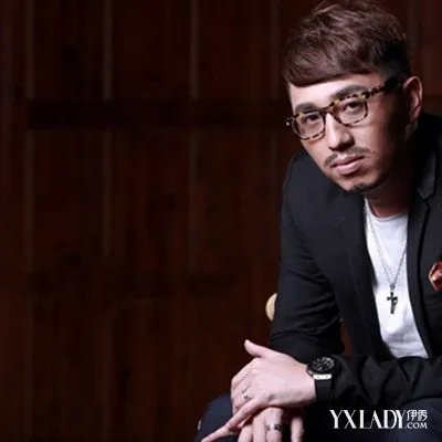 你知道华少的老婆是谁吗当年合租的女孩成老婆