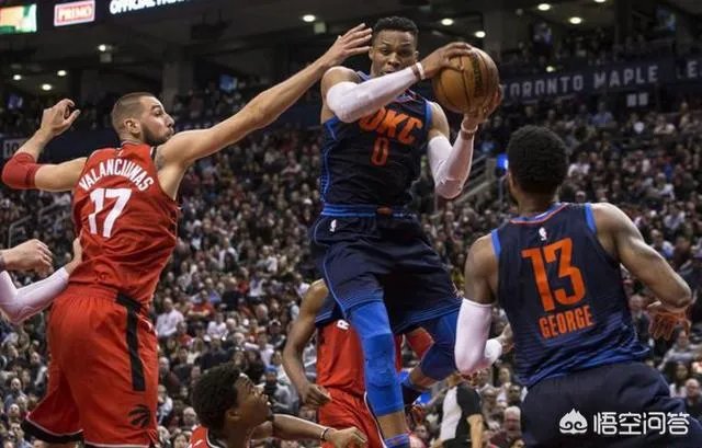 威少对阵热火狂摘18个篮板，如何看待他为了场均三双刷数据的行为？