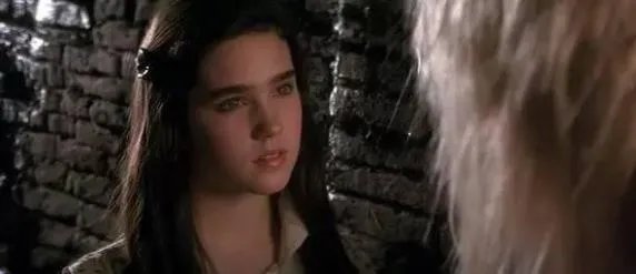 詹妮弗康纳利大尺度剧照：她滚过的床单比你洗过的都多