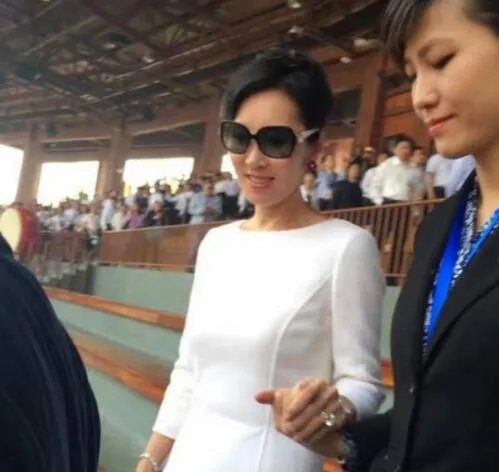 王思聪一家三口同框亮点是什么？