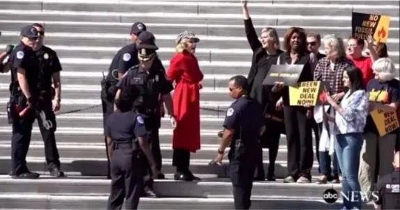 81岁奥斯卡影后简方达被逮捕 逮捕真实原因曝光