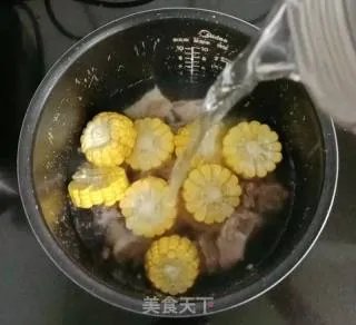 玉米萝卜排骨汤