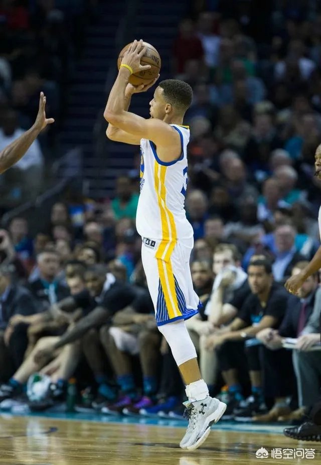 斯蒂芬库里和德马尔德罗赞谁更厉害？