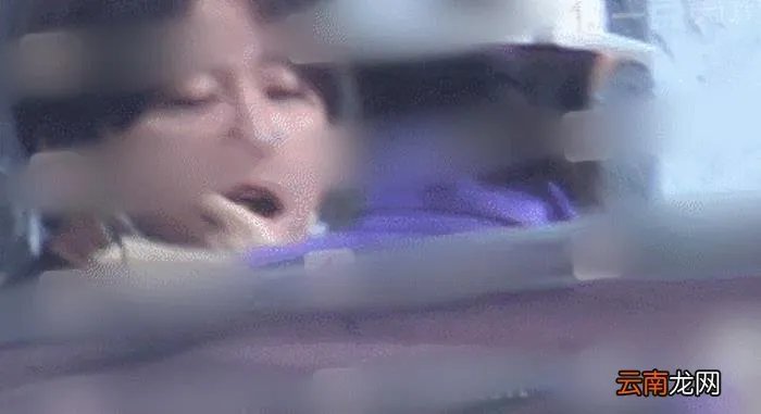 万茜不避嫌与老公街头甜蜜喂食 万茜的真正老公图片