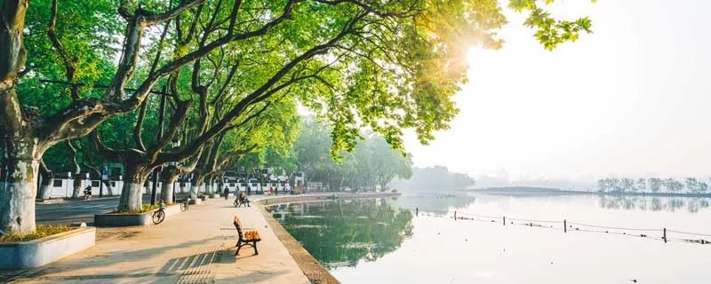 钱塘湖春行中的钱塘湖位于哪里