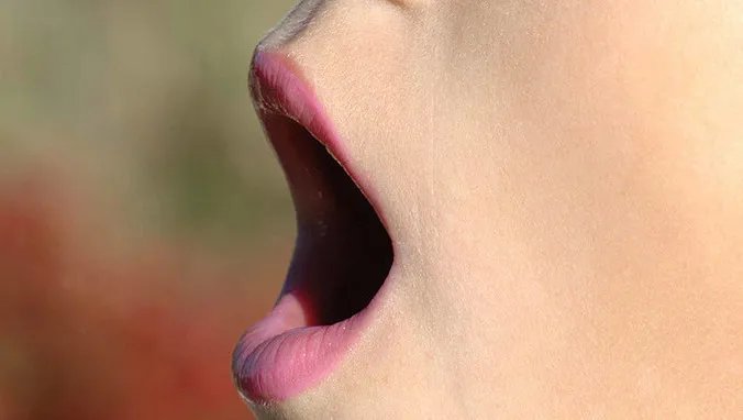 口臭是什么原因引起的