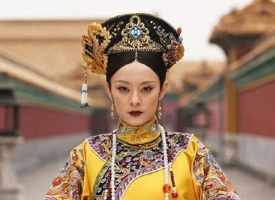 还珠格格里的老佛爷真的是甄嬛吗?