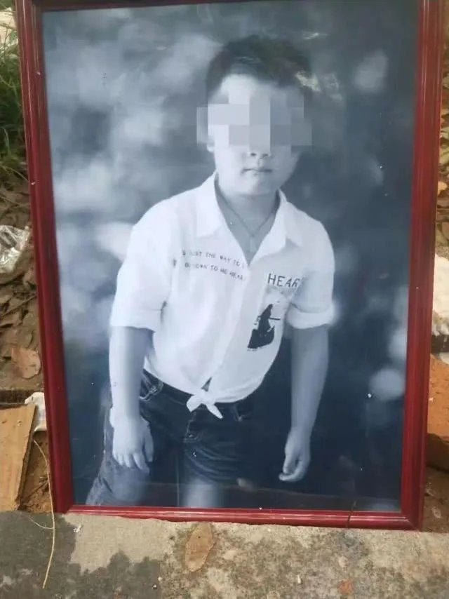 长沙9岁遇害男童舅舅:百余人围观疯子暴行,如果是你们的孩子呢。你怎么看?