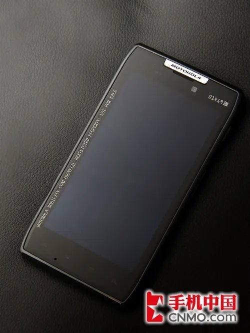 经典刀锋来袭 摩托罗拉RAZR XT910评测