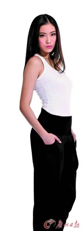 荆灵的个人经历