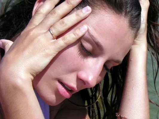 怎么去除红血丝