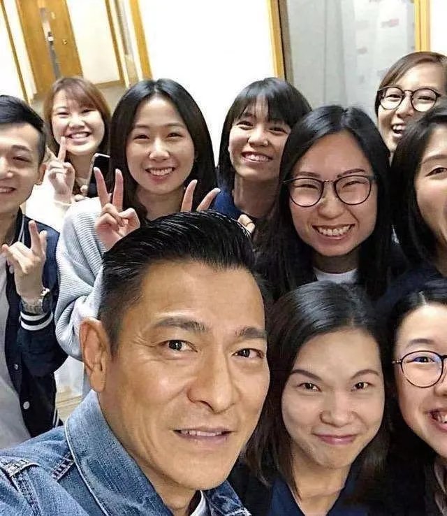 李宇春微博评论被捐款刷屏，正能量十足。你如何看待偶像的力量？