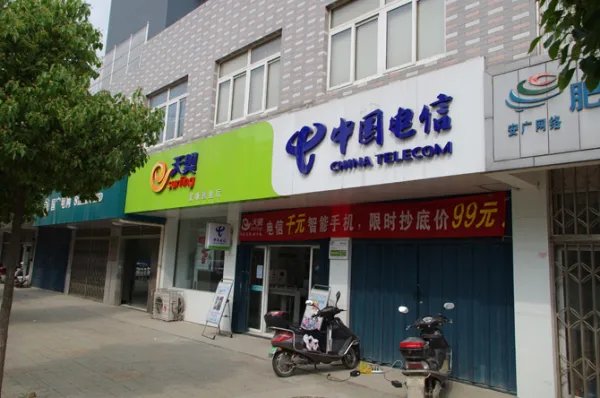 四川一广告牌掉落砸倒男童,谁该为此次事故负责?