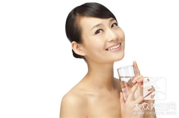 可乐和牛奶一起喝可以吗？