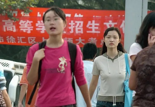 高考出分时间不一样