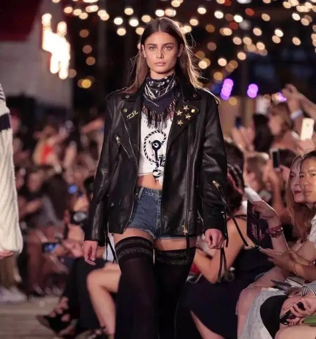 今年秋季比较流行什么样的外套呢?