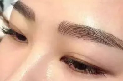 纹眉后的眉毛图片