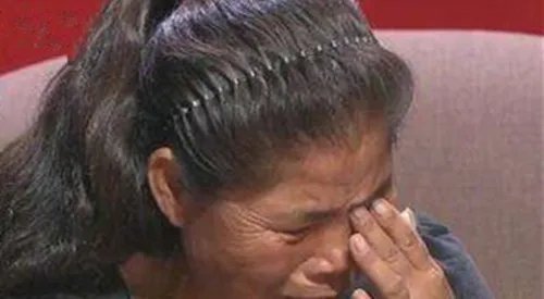 未婚生女失联拒养其律师潸然泪下 亲生父亲至今音讯全无