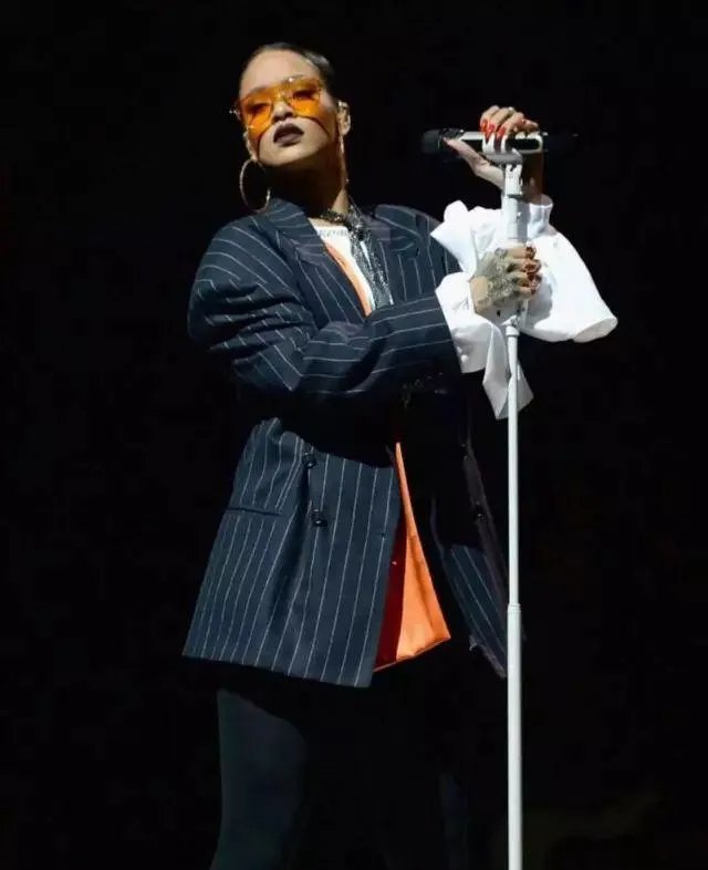 今年秋季比较流行什么样的外套呢?