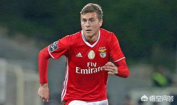 布莱顿3比2战胜曼联,如何评价这场比赛中曼联的战术和球员的表现?