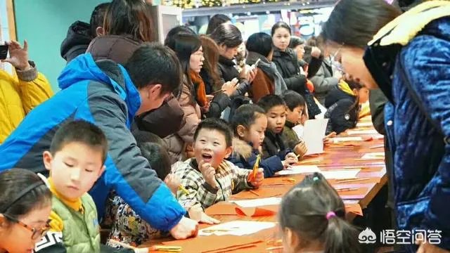 雨花区:普惠幼儿园名额有限,众多家长自带板凳和零食通宵排队报名, 你怎么看?
