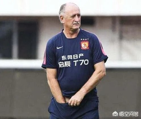 知名足球媒体人袁野爆料称，国足主帅三周后出炉，22冠王领跑，李铁还有机会吗？