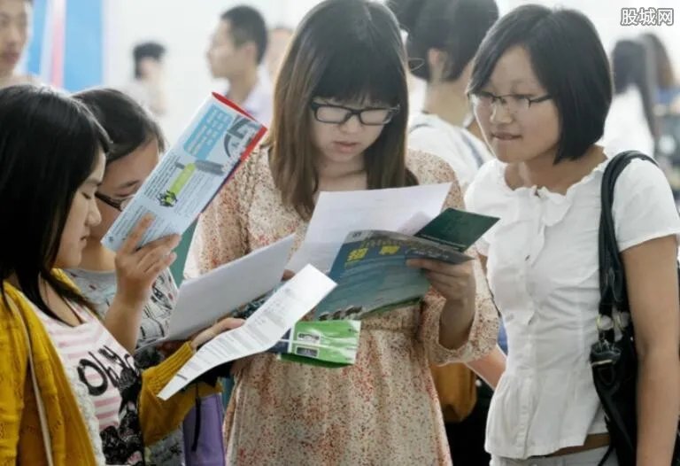 家里没钱怎么出国留学 出国留学贷款一般有多少？