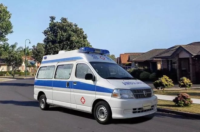 外卖员被救护车二次碾压让人痛心,这是怎么一回事?