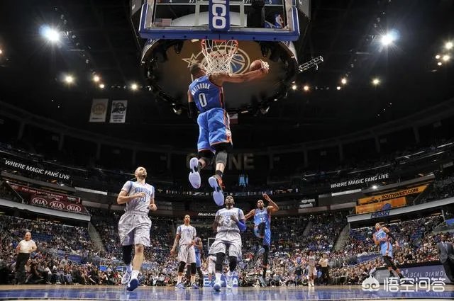 威少对阵热火狂摘18个篮板，如何看待他为了场均三双刷数据的行为？