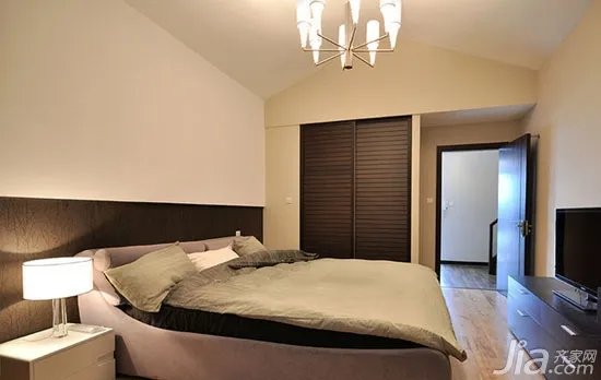 衣柜是整体衣柜好还是嵌入式衣柜好