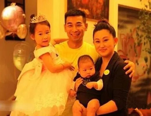 赵文卓妻子张丹露资料曝光 揭秘两人的恋爱经历