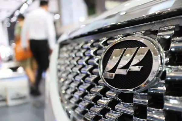 重庆首富被追债，为何巨富容易大起大落？