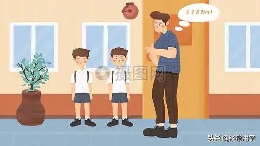 发现班里有个女孩三次拿同学的钱,班主任最好怎么做?