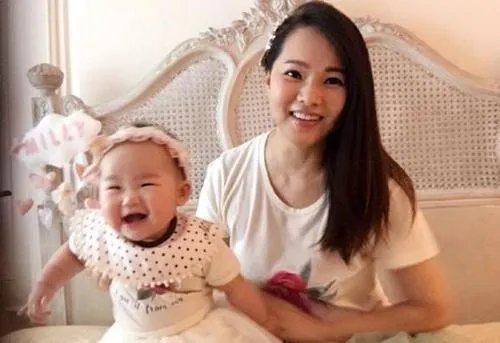 伊能静首次正面回应哈利穿女装,力挺儿子有错吗?