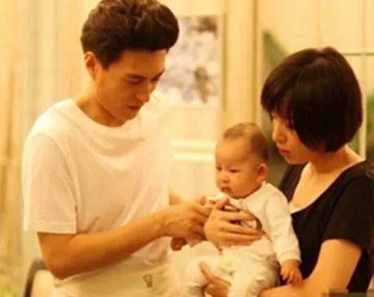 靳东妻子李佳婚纱照曝光 揭秘两人情史